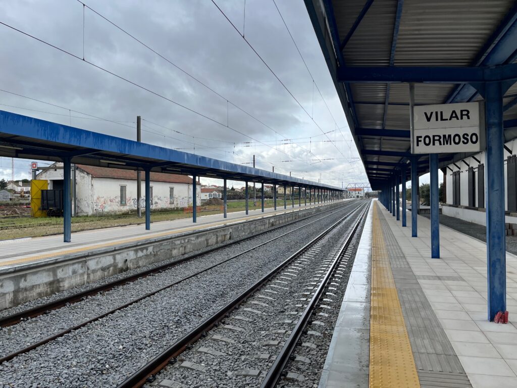 Station Vilar Formoso - platforms (53659345087).jpg